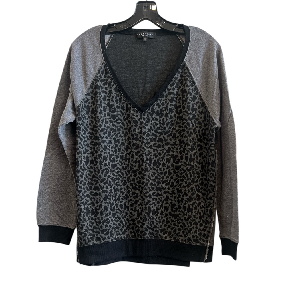 Sanctuary Black and Gray Leopard Print V-Neck Sweater Size Medium
